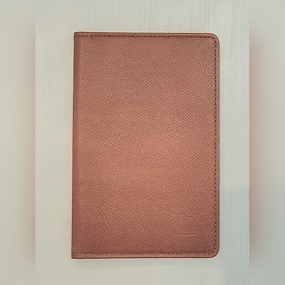 Louis Vuitton Unisex Taiga Bi-Fold Leather Card Case Wallet-Brown